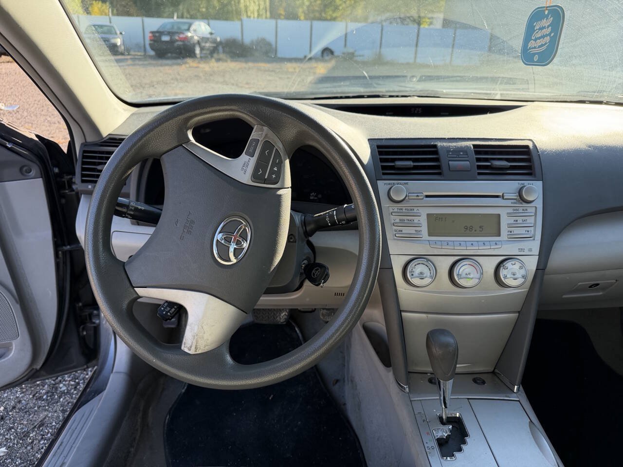 Used 2011 Toyota Camry LE FWD image 29