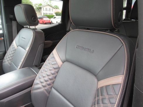 Used 2023 GMC Canyon Denali w/ Denali Black Edition AWD/4WD image 21