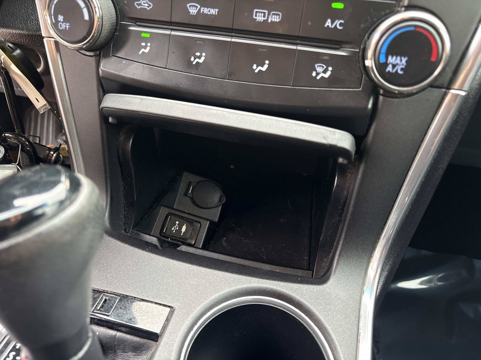 Used 2015 Toyota Camry SE w/ Moonroof Package FWD image 25