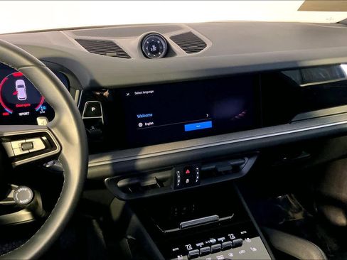 Used 2025 Porsche Cayenne image 16