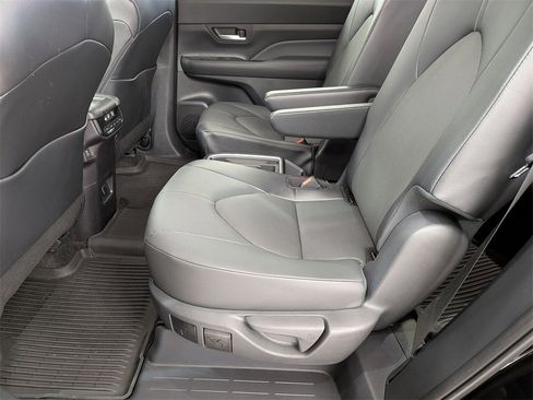 Used 2026 Toyota Grand Highlander XLE image 29