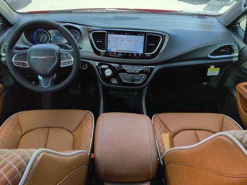 New 2026 Chrysler Pacifica Pinnacle image 14