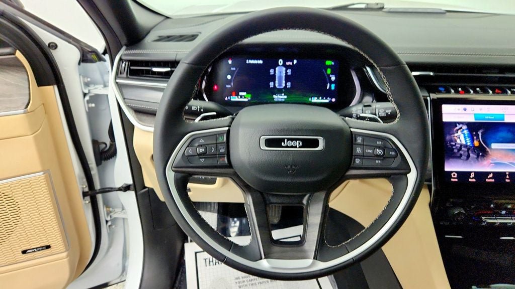 Used 2022 Jeep Grand Cherokee Limited 4xe w/ Luxury Tech Group II AWD/4WD image 14