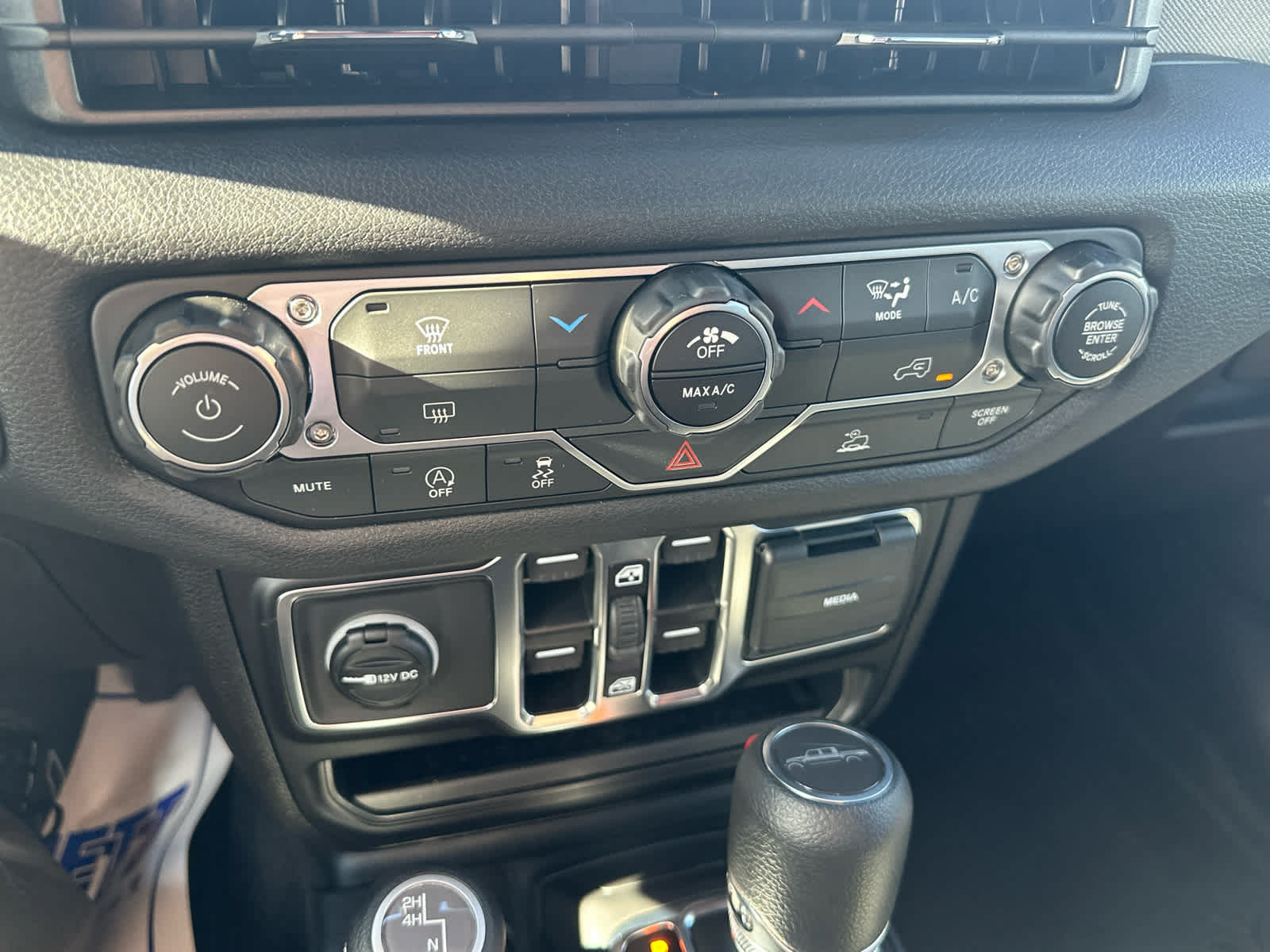 New 2025 Jeep Gladiator Sport AWD/4WD image 19