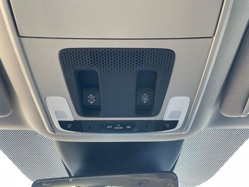 Used 2025 Honda Pilot Touring image 21