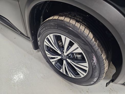 Used 2023 Nissan Rogue SV image 12