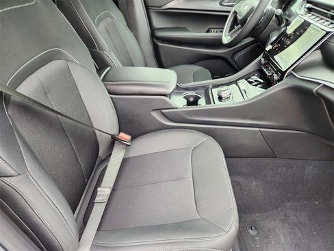 New 2025 Jeep Grand Cherokee Laredo image 10