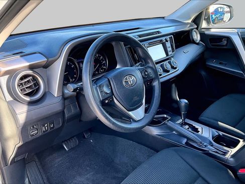 Used 2018 Toyota RAV4 LE FWD image 17