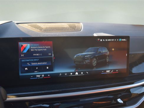 Used 2025 BMW X7 M60i w/ Executive Package image 15