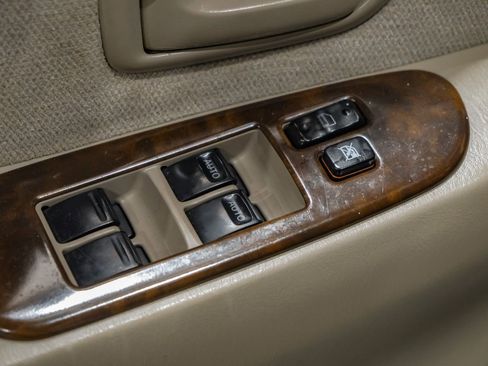 Used 2004 Toyota Sequoia SR5 image 42