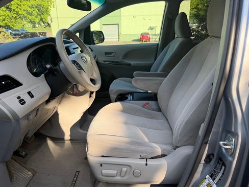 Used 2013 Toyota Sienna LE FWD image 13