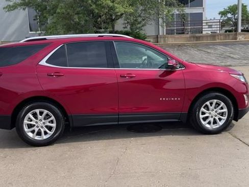 Used 2018 Chevrolet Equinox LT w/ Sun & Infotainment Package FWD image 9