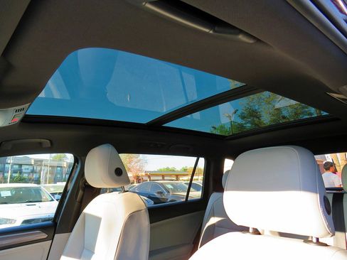 Used 2023 Volkswagen Tiguan SE R-Line image 37