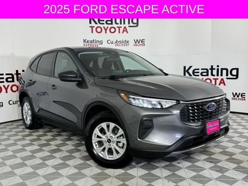 Used 2025 Ford Escape Active AWD/4WD image 3