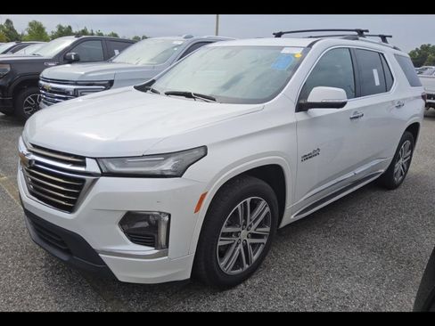 Used 2023 Chevrolet Traverse High Country w/ LPO, 'HIT The Road' Package FWD image 3