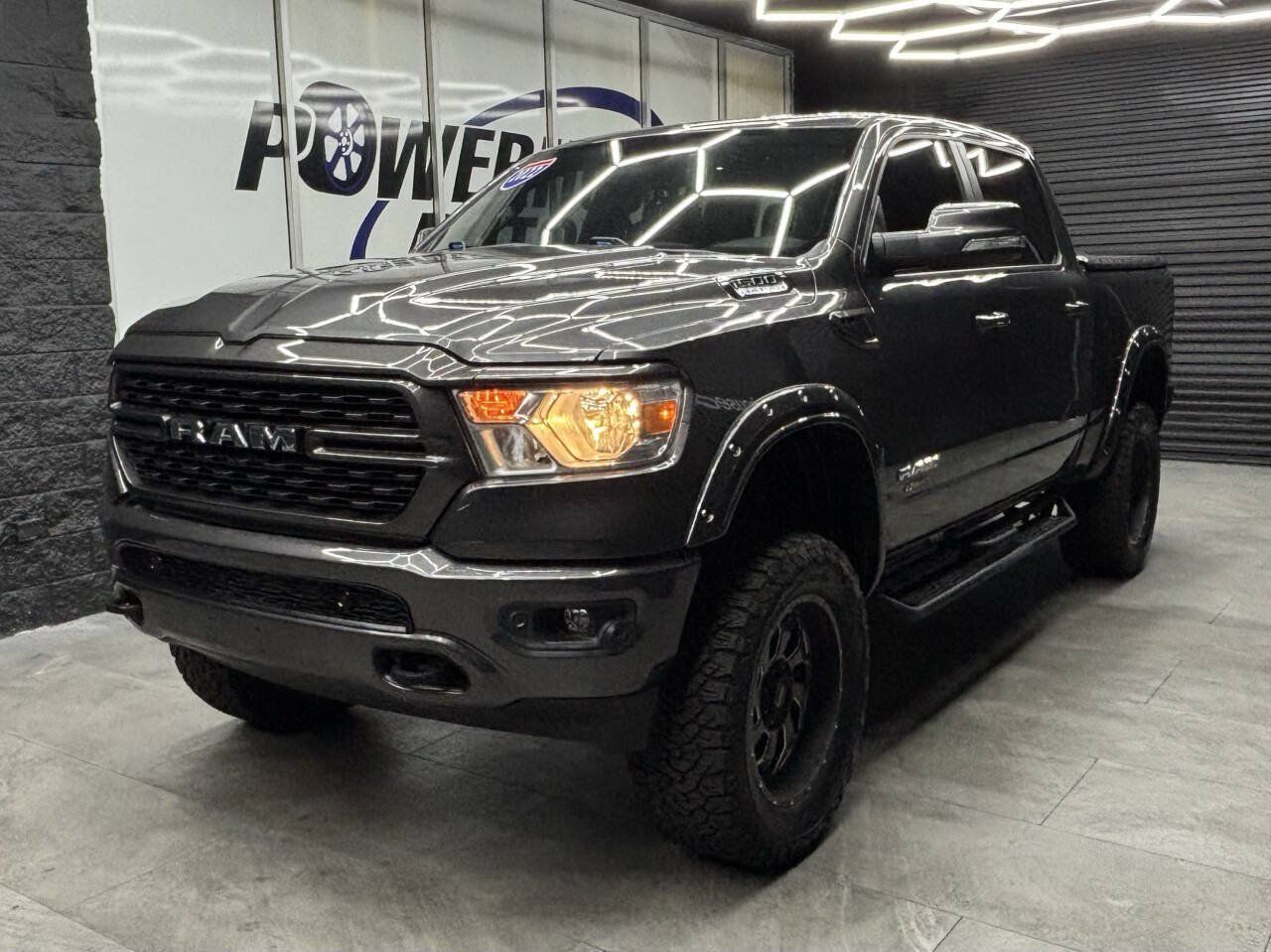 Used 2022 RAM 1500 Big Horn AWD/4WD image 3