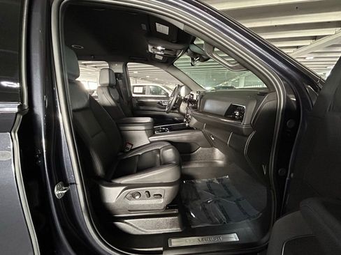 Used 2025 Chevrolet Suburban LT image 37