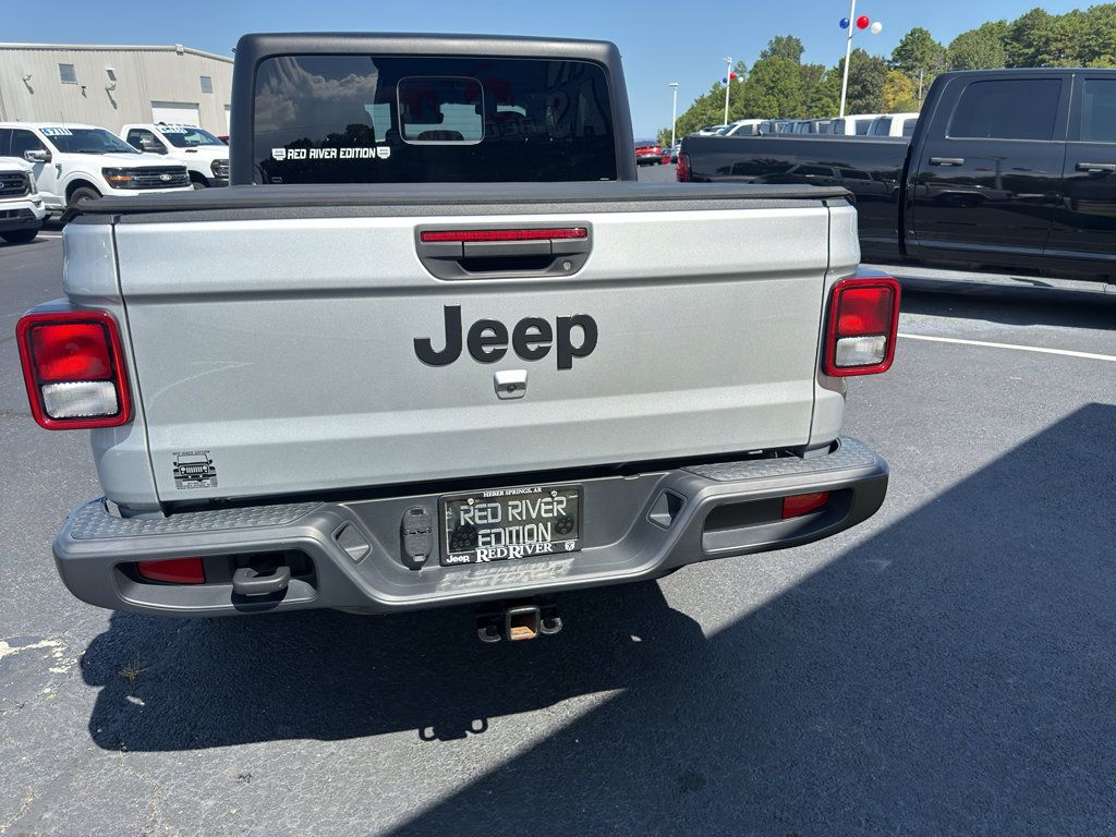 Used 2024 Jeep Gladiator Sport AWD/4WD image 5