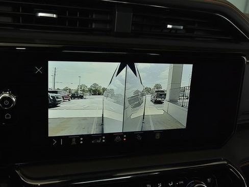 Used 2024 GMC Sierra 2500 AT4 image 56