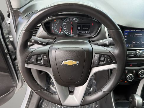 Used 2022 Chevrolet Trax LT w/ LT Convenience Package FWD image 27