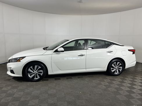 Used 2022 Nissan Altima 2.5 S FWD image 2