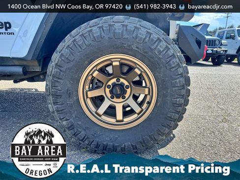 Used 2021 Jeep Gladiator Sport image 9