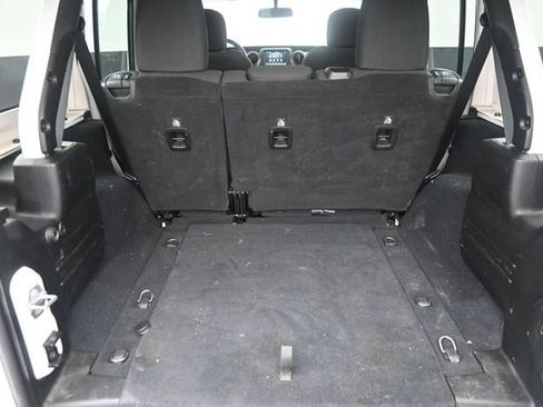 Used 2019 Jeep Wrangler Unlimited Sport S AWD/4WD image 32
