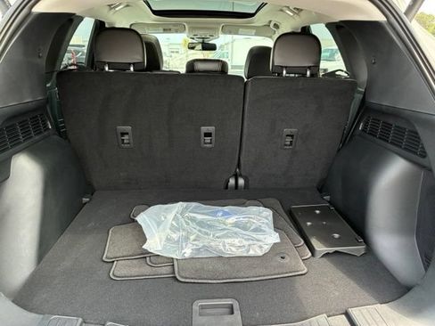 Used 2025 Ford Escape SE w/ PHEV Premium Package FWD image 17
