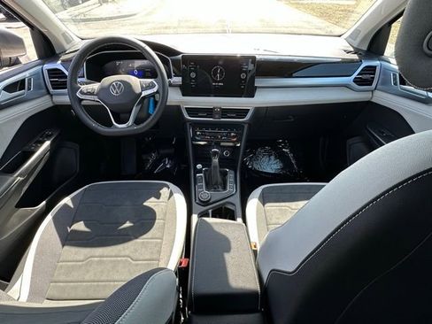 New 2026 Volkswagen Taos SE AWD/4WD image 32