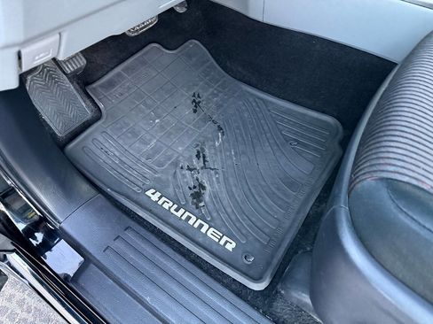 Used 2011 Toyota 4Runner SR5 w/ Convenience Pkg image 11