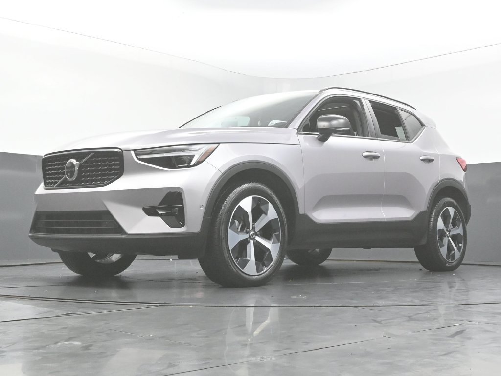Used 2026 Volvo XC40 B5 Plus AWD/4WD image 46