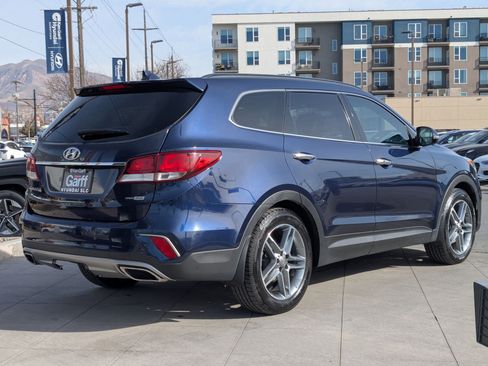Used 2017 Hyundai Santa Fe SE image 3