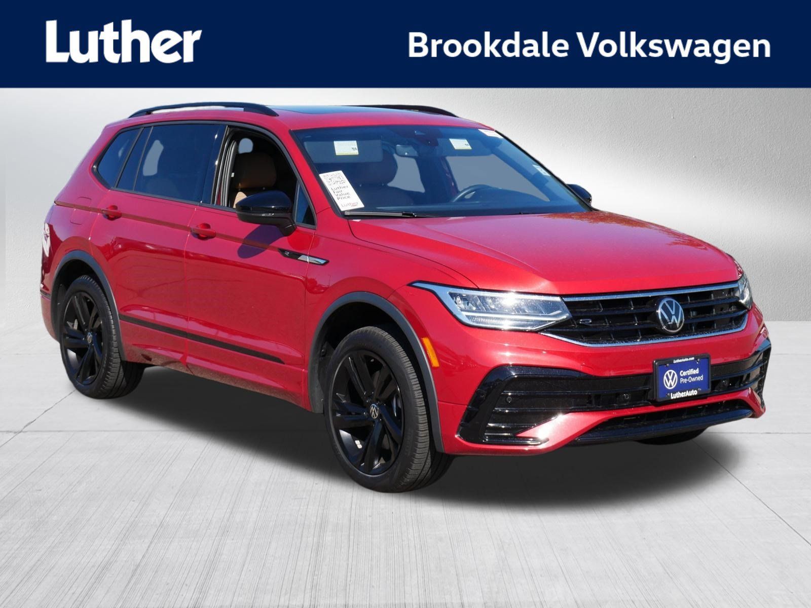 Certified 2024 Volkswagen Tiguan SE R-Line AWD/4WD image 1