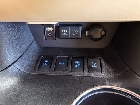 Used 2018 Toyota Highlander Limited AWD/4WD image 27