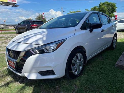 Used 2020 Nissan Versa S FWD image 4