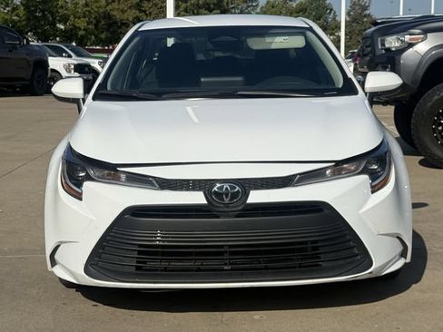 Used 2025 Toyota Corolla LE FWD image 8