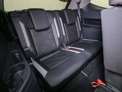 Used 2025 Volkswagen Atlas Peak Edition SE AWD/4WD image 28