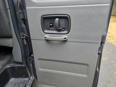 Used 2017 Chevrolet Express 2500 LS RWD image 19