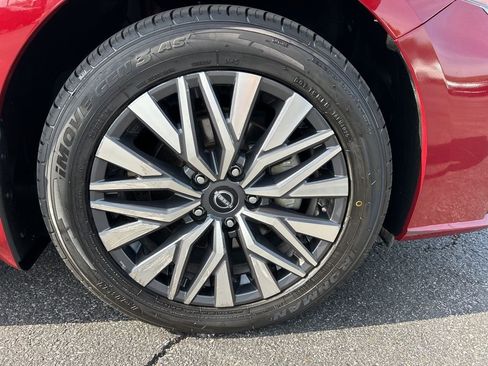 Used 2024 Nissan Altima 2.5 SV AWD/4WD image 36