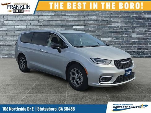 Used 2024 Chrysler Pacifica Limited image 7