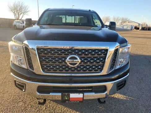 Used 2017 Nissan Titan SV image 3