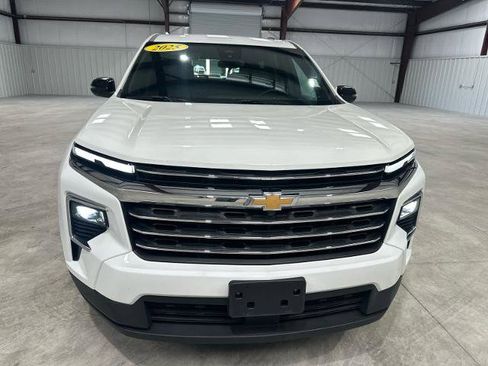 Used 2025 Chevrolet Traverse LT FWD image 8