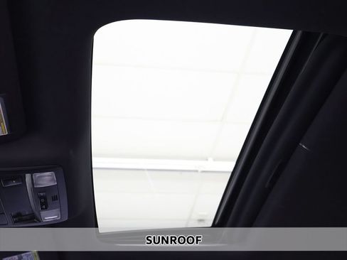 Used 2018 Toyota Tacoma TRD Sport AWD/4WD image 4