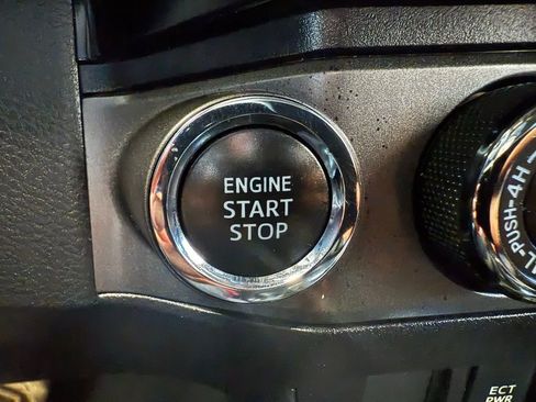 Used 2018 Toyota Tacoma TRD Off-Road image 29