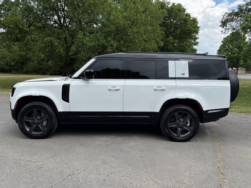 Used 2023 Land Rover Defender 130 X-Dynamic SE AWD/4WD image 6