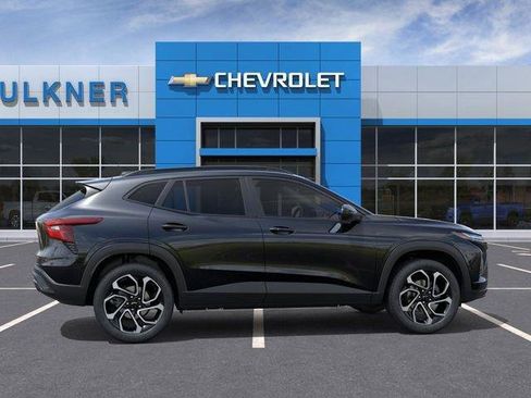 New 2026 Chevrolet Trax RS w/ Sunroof Package FWD image 5