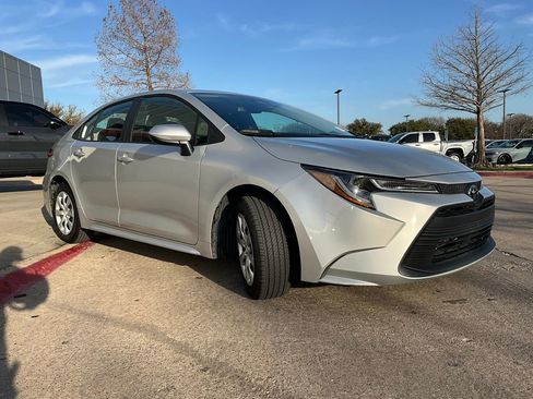 Used 2025 Toyota Corolla LE image 4