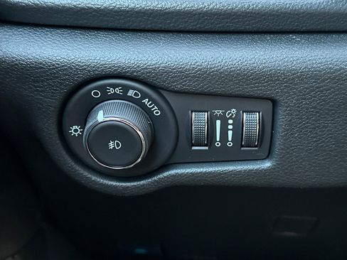 New 2026 Chrysler Pacifica Select image 23