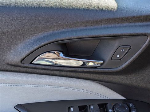 Used 2025 Chevrolet Trax LT image 13