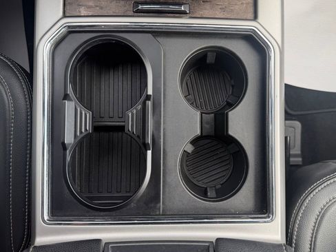 Used 2022 Ford F250 Lariat w/ Black Appearance Package image 33